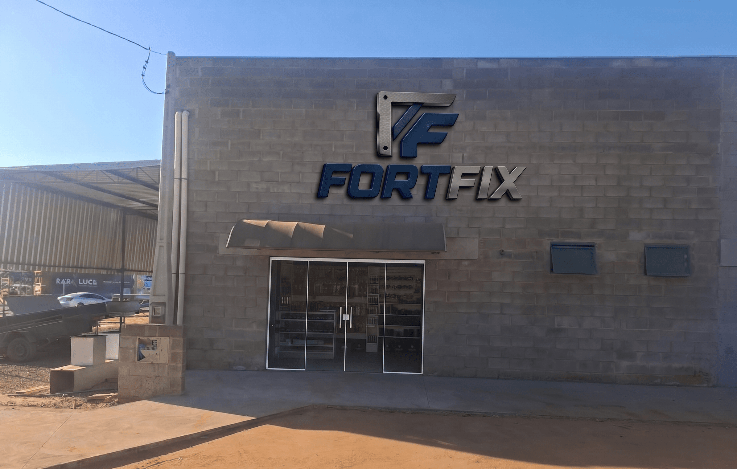 Entrada principal da fábrica Fortfix em Penápolis